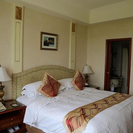 Huiquan Dynasty Hotel צ'ינגדאו חדר תמונה